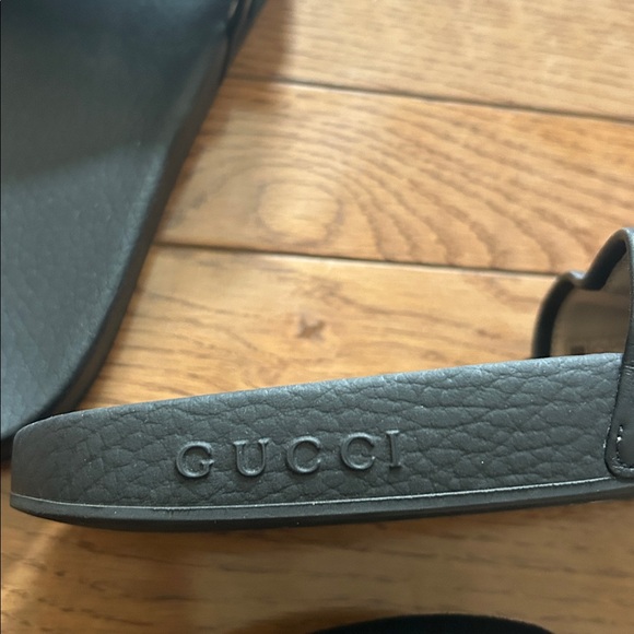 Gucci Black Sandals with Red and Green Stripes